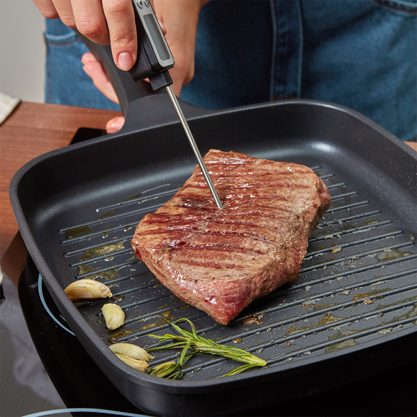 The Meat Master - Smart Griddle Pan with Built-in Thermometer