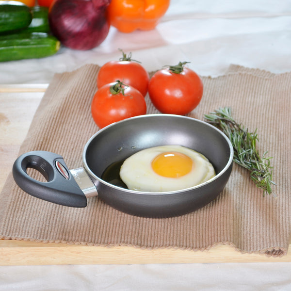 BioCeramic® Platino Egg Skillet